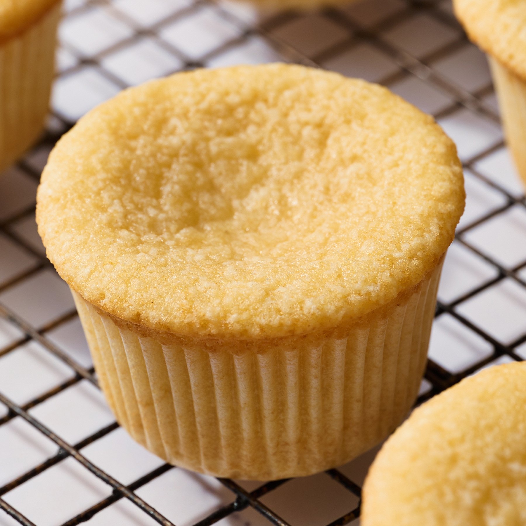 How to Prevent Cakes & Cupcakes From Sinking