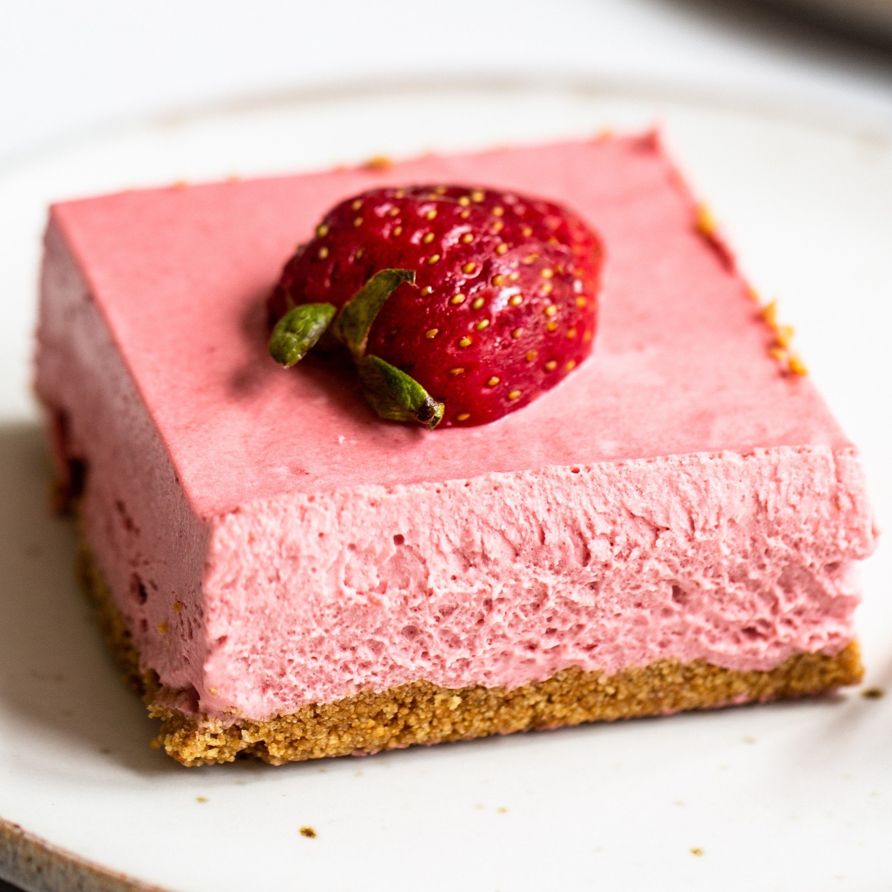No Bake Strawberry Cheesecake Bars
